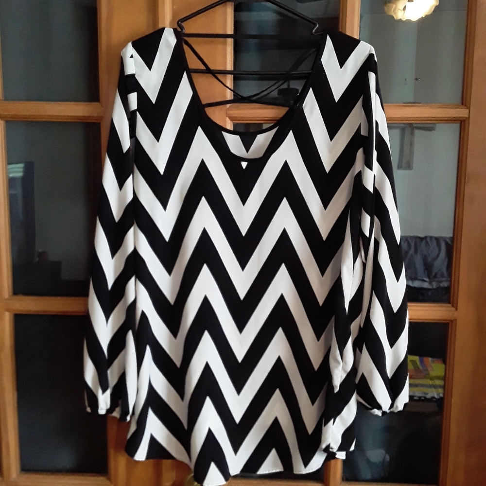 Womans Top - Picture 2 of 2